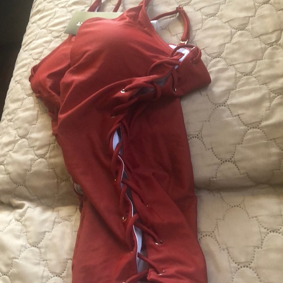 Swimsuit - Picture 2 of 4